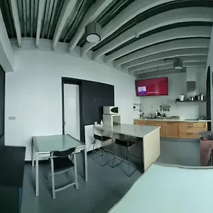 Albergue Your Way, Sevilha